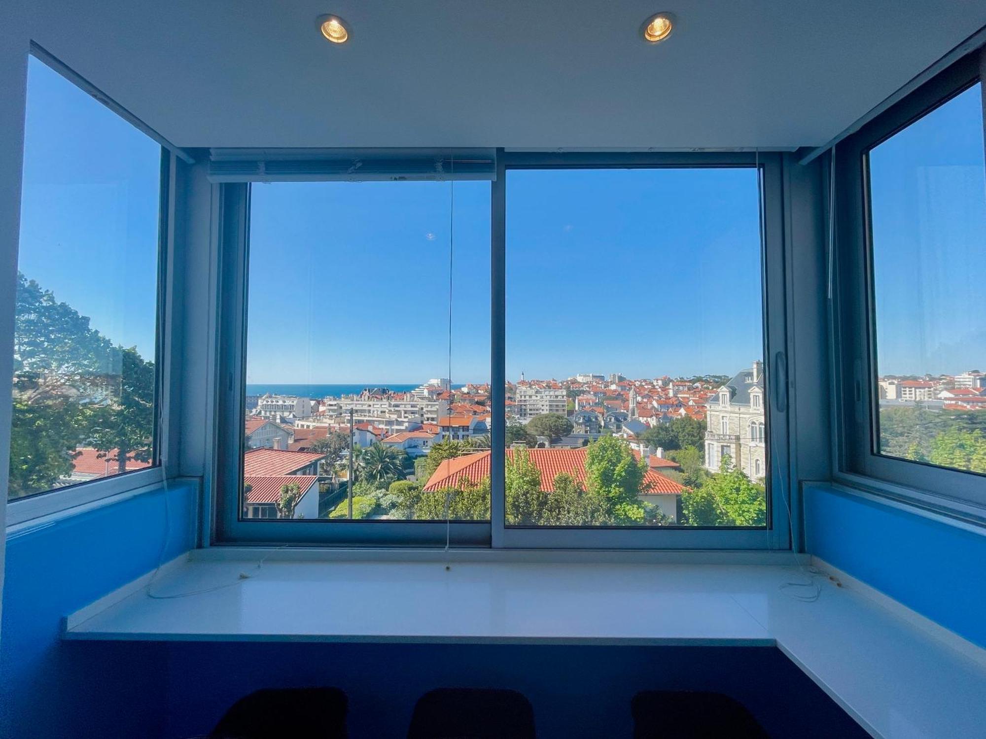 Splendide De 75m2 Avec Place De Parking A Inclus Biarritz
