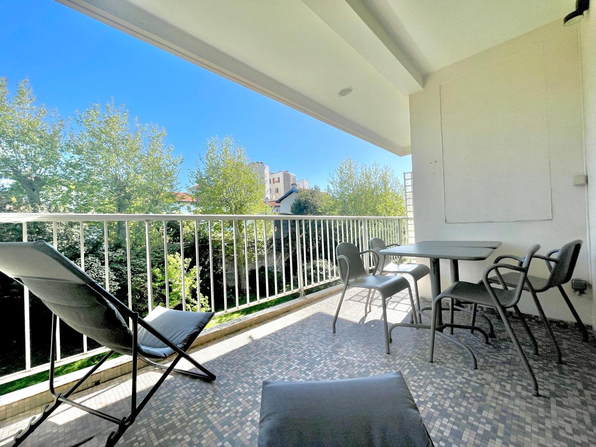 Splendide De 75m2 Avec Place De Parking A Inclus Apartment *